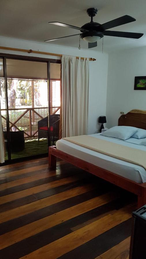 Hotel Bugabutik Puerto Viejo de Talamanca Bagian luar foto