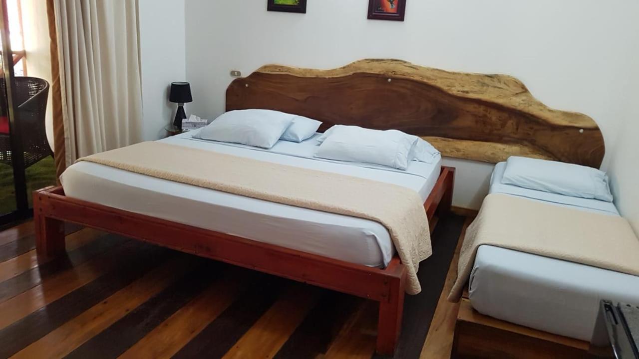 Hotel Bugabutik Puerto Viejo de Talamanca Bagian luar foto