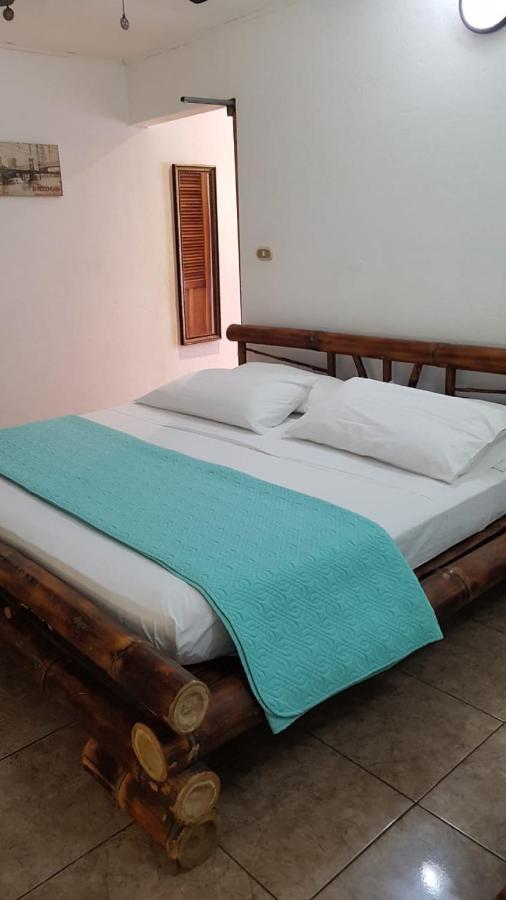 Hotel Bugabutik Puerto Viejo de Talamanca Bagian luar foto