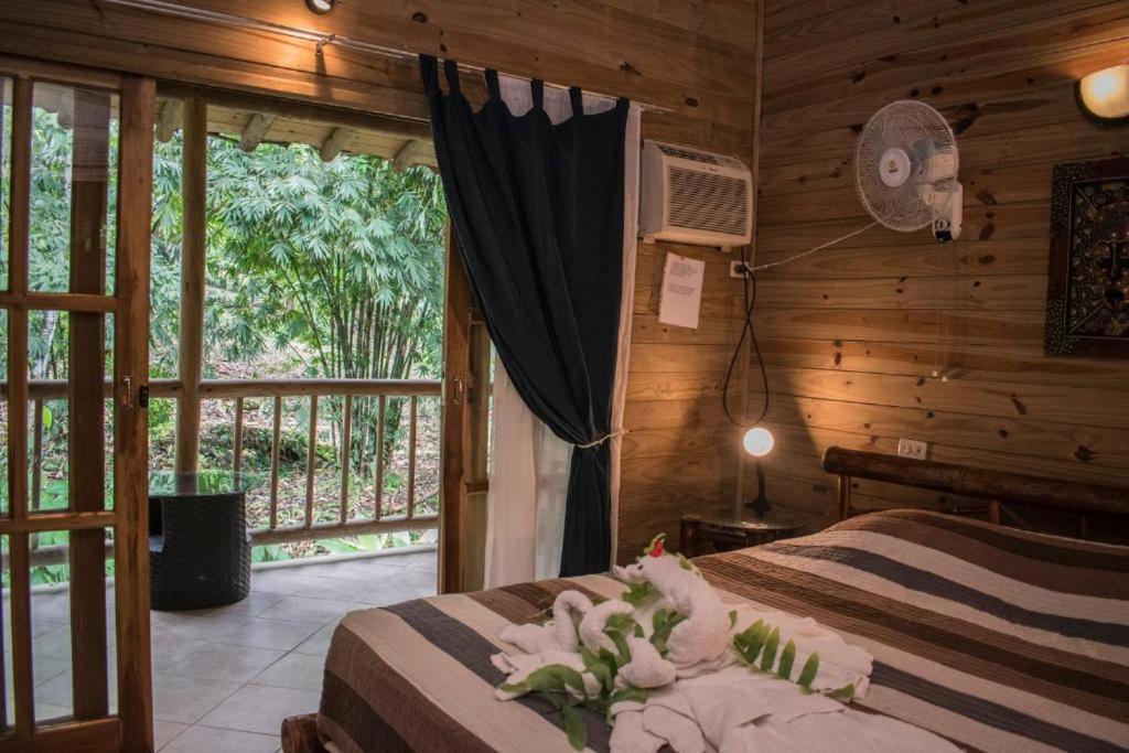 Hotel Bugabutik Puerto Viejo de Talamanca Bagian luar foto