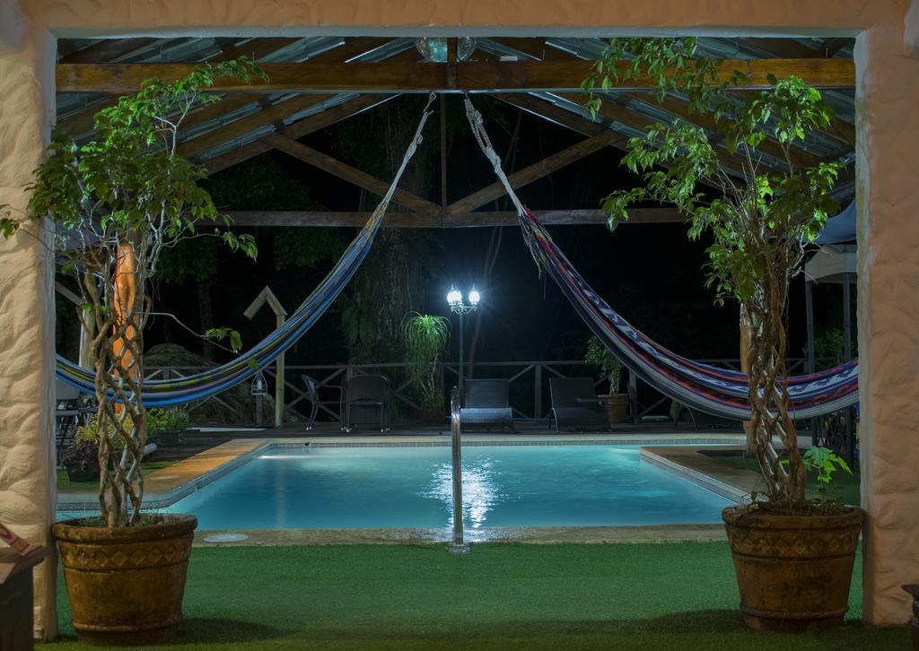 Hotel Bugabutik Puerto Viejo de Talamanca Bagian luar foto