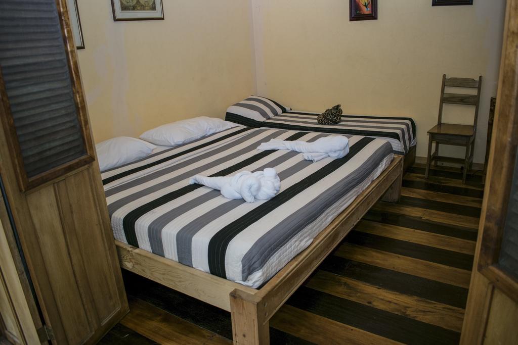 Hotel Bugabutik Puerto Viejo de Talamanca Bagian luar foto