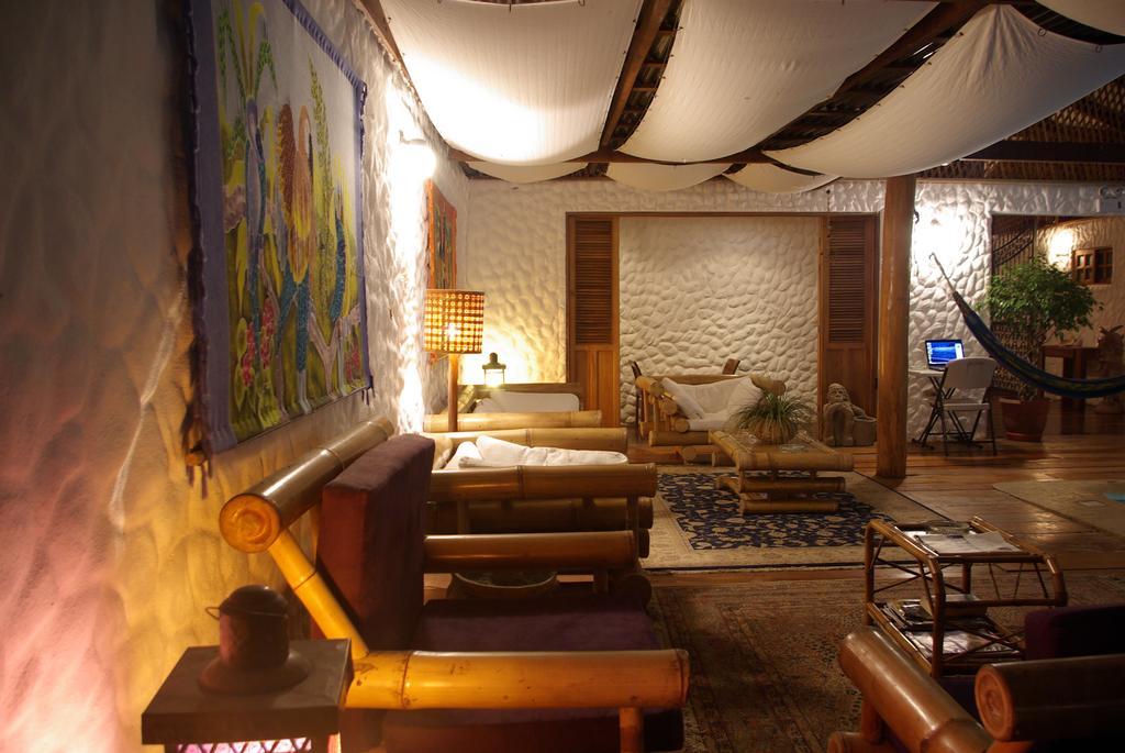 Hotel Bugabutik Puerto Viejo de Talamanca Bagian luar foto